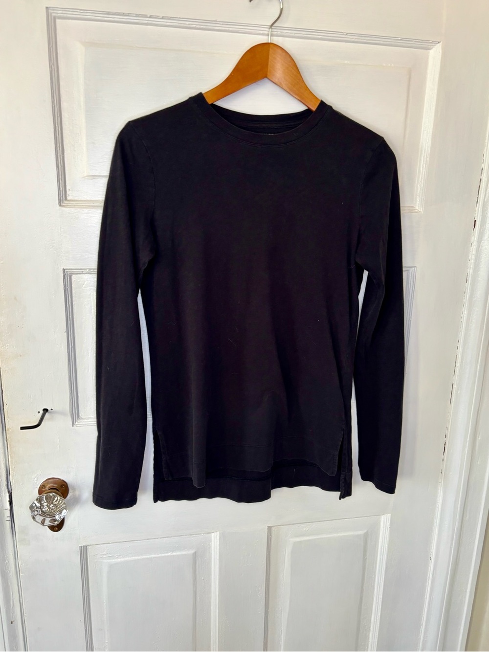 Athleta Black Long-Sleeve Crewneck Tee